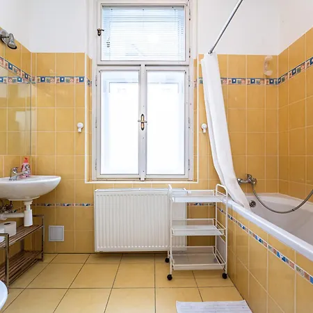Apartment Kamenicka 23 *