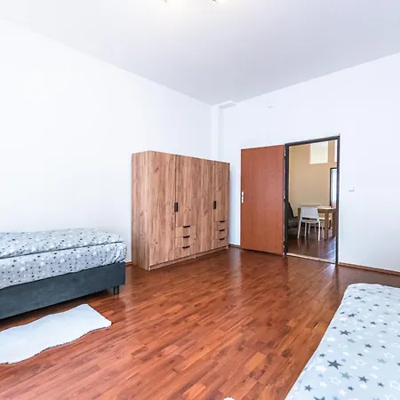 Lejlighed Kamenicka 23 *